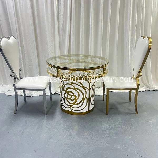 wedding cake table
