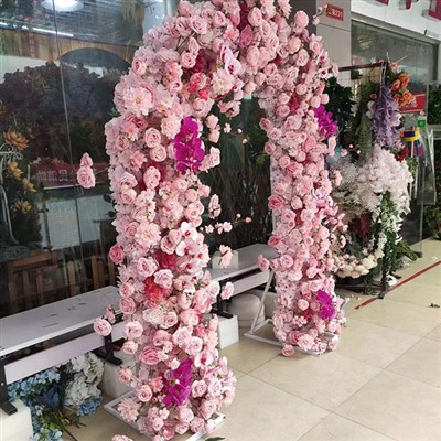 सामने के दरवाजे के लिए पुष्प मेहराब