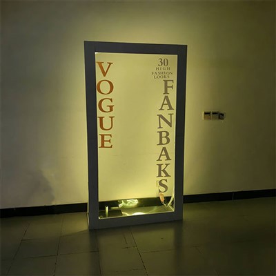 फ़ोटोबूथ पत्रिका कवर