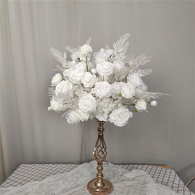 लंबी सफेद वेडिंग सेंटरपीस